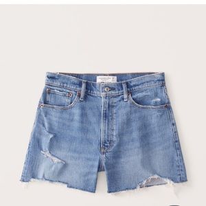 Abercrombie & Fitch Curve Love High Rise 4 inch Mom Shorts